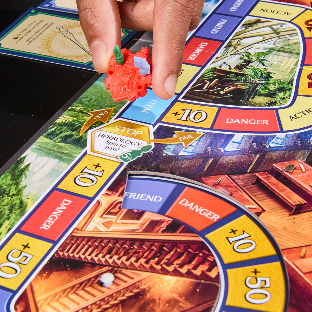 Board Game 2 to 4 Players Ages 8+ J265486