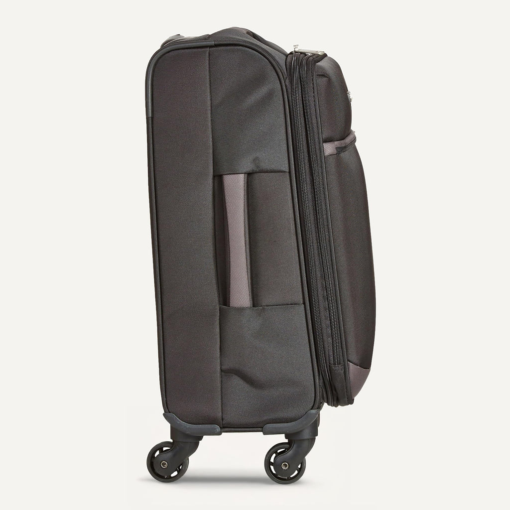 18" Medium Expandable Softside Suitcase with Spinner Wheels, Black Q543861